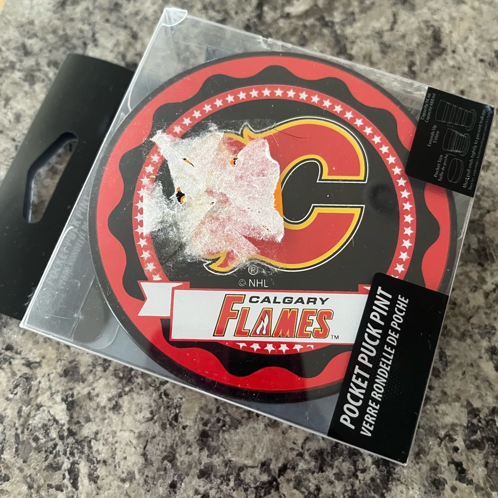 Bnwt Pocket puck pint